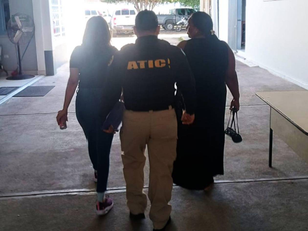 Mujer castigaba a menor poniéndolo de rodillas sobre ralladores de queso en La Ceiba