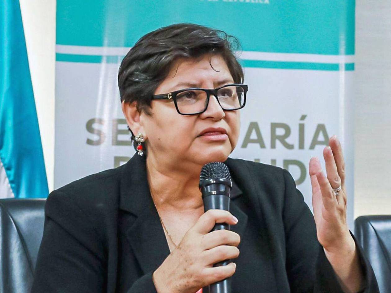 Carla Paredes sobre conflicto con enfermeros auxiliares: El aumento no es viable