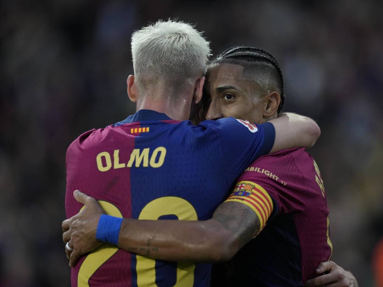 Barcelona le pasa por encima a Espanyol en LaLiga con goles de Olmo y Raphinha