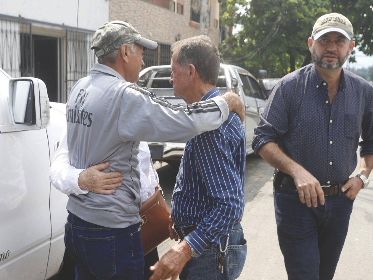 Enemistad estaría detrás de muerte de juez municipal; su papá alega crimen político