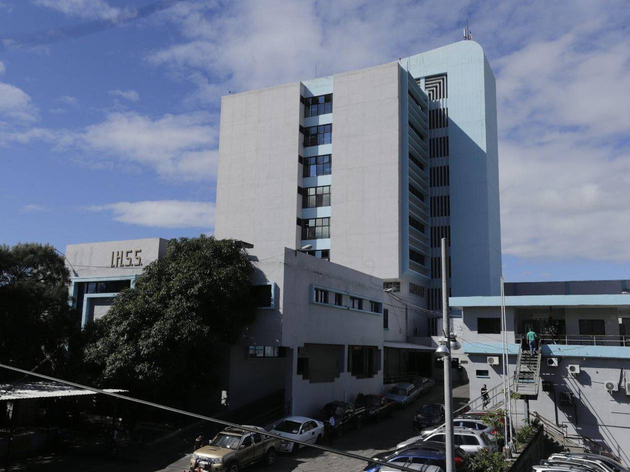 Imputado en millonario desfalco al IHSS enfrentará proceso penal en libertad