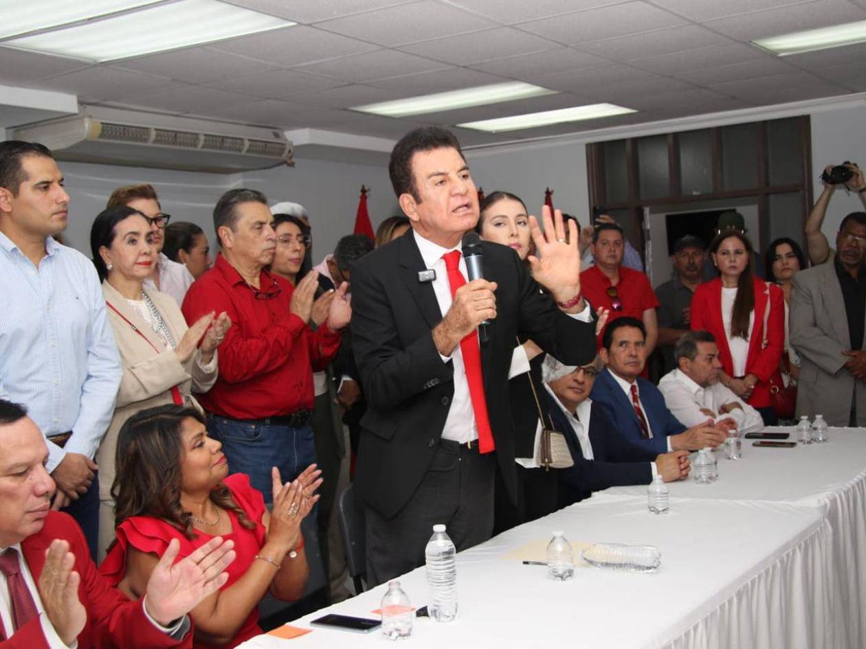 Salvador Nasralla dice que Ana Paola Hall anunciará si sigue o no en el CNE este lunes