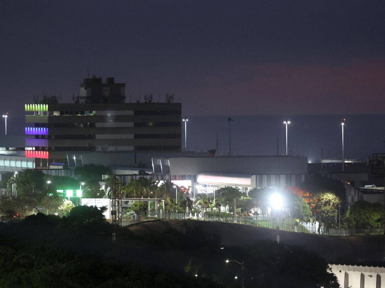 Aerolíneas cancelan vuelos a Venezuela tras alerta de Estados Unidos