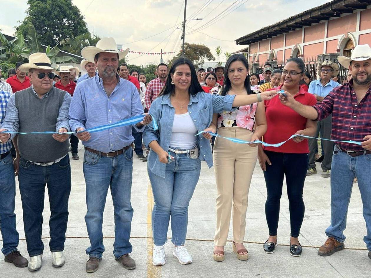 Los millonarios pavimentos de Isis Cuéllar ya tienen grietas y filtraciones