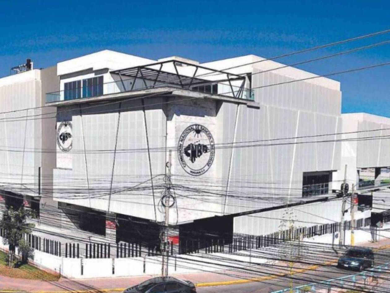Ajuste salarial entre 29,134 y 28,116 lempiras reciben comisionados de la CNBS