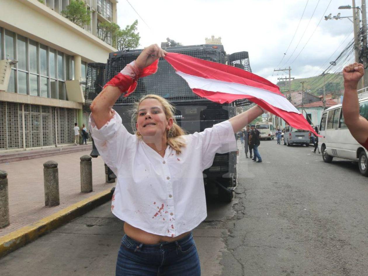 No importa cuanta sangre derramemos, porque la libertad es cara: Julia Talbott, liberal agredida en el Congreso