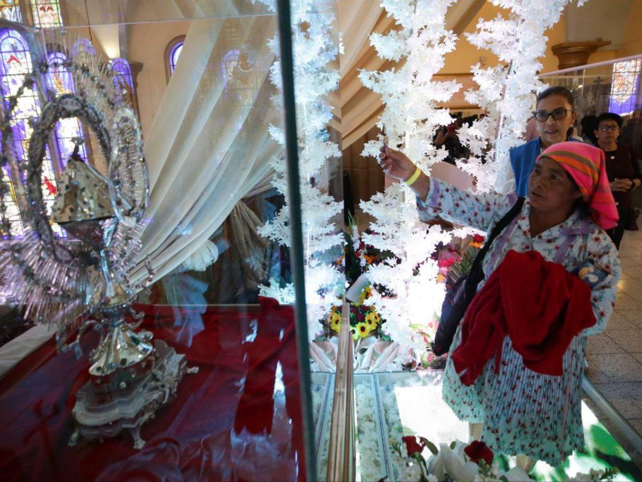 Bajo su manto, Honduras festeja el 278 aniversario de la Virgen de Suyapa