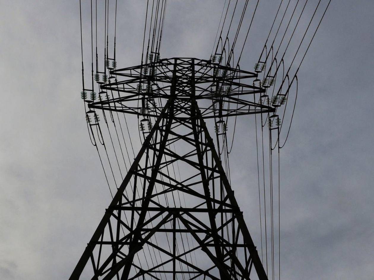 Canadá suspende aumento al precio de la electricidad que suministra a EE UU