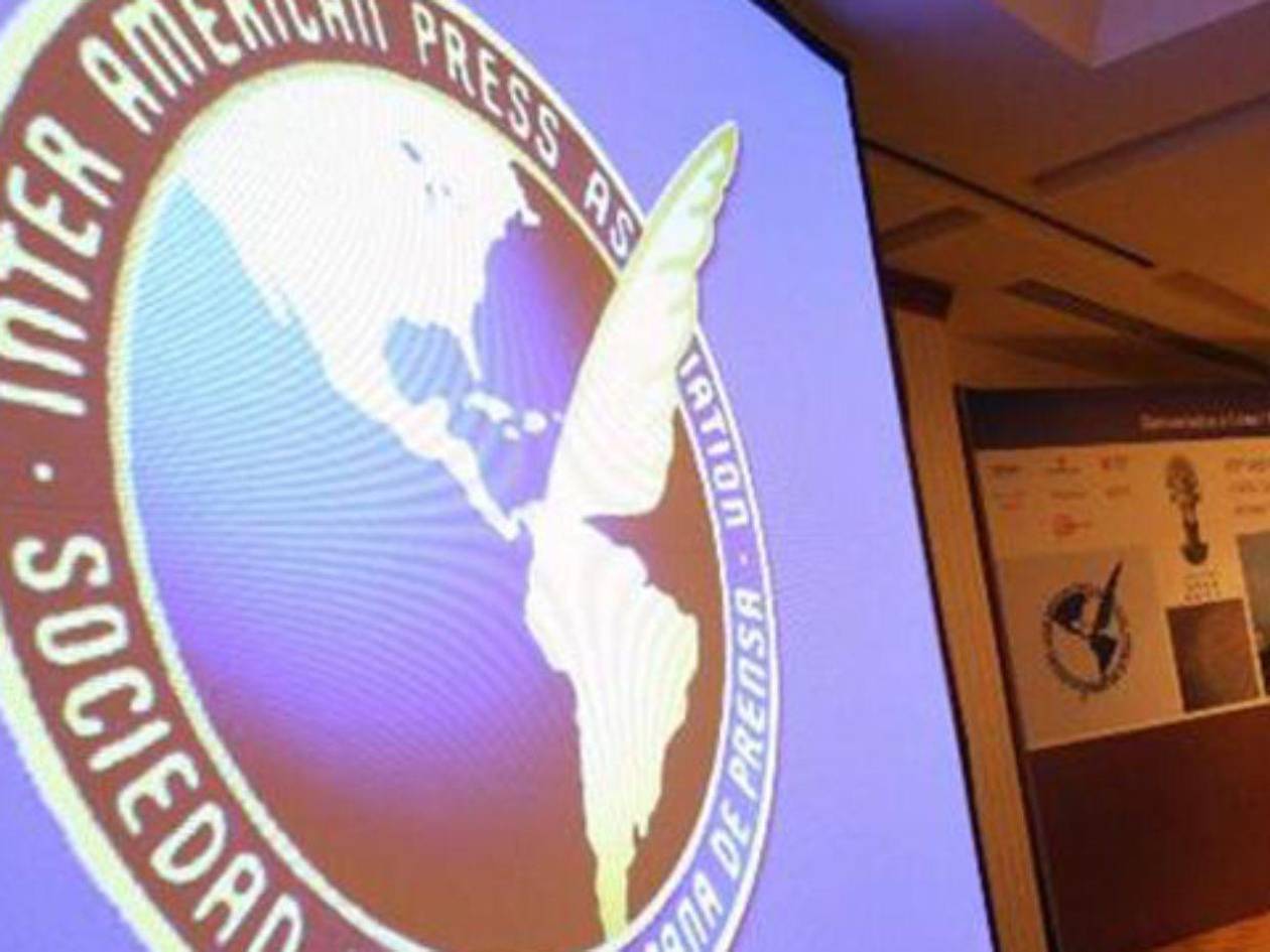 SIP denuncia patrón de intimidación y difamación militar contra periodistas hondureños