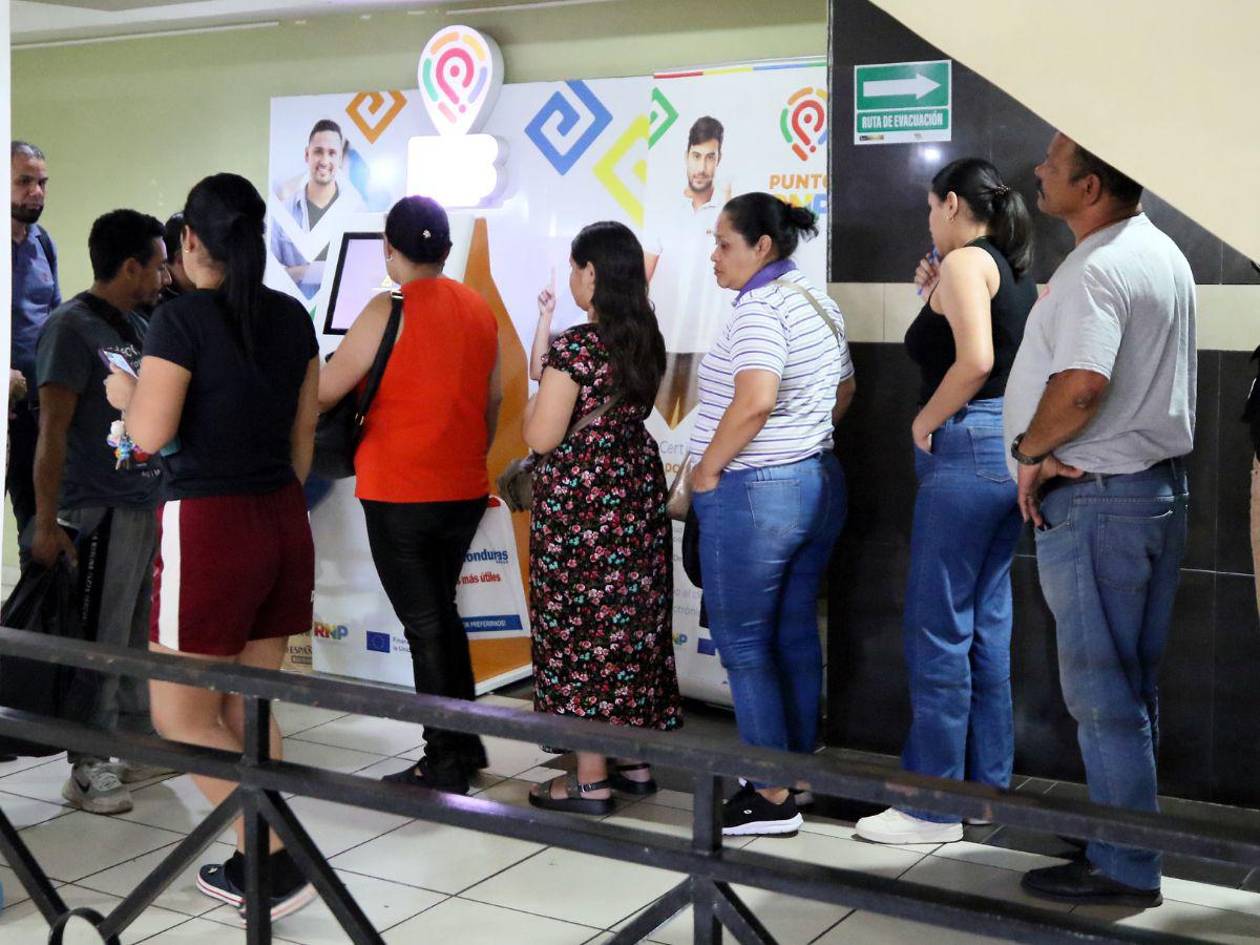 Amnistía para obtener DNI: afluencia masiva en puntos de atención en Tegucigalpa