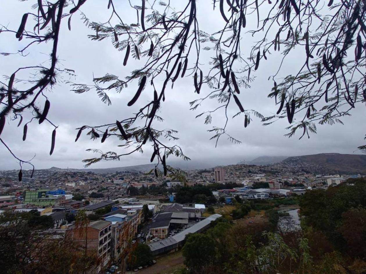 Onda tropical provoca lluvias y chubascos en el oriente de Honduras este domingo