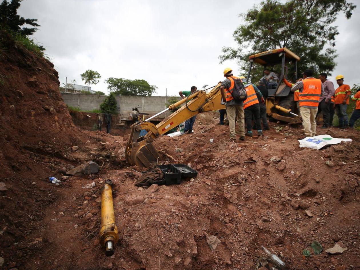 Inician obras provisionales en socavón de la residencial Honduras