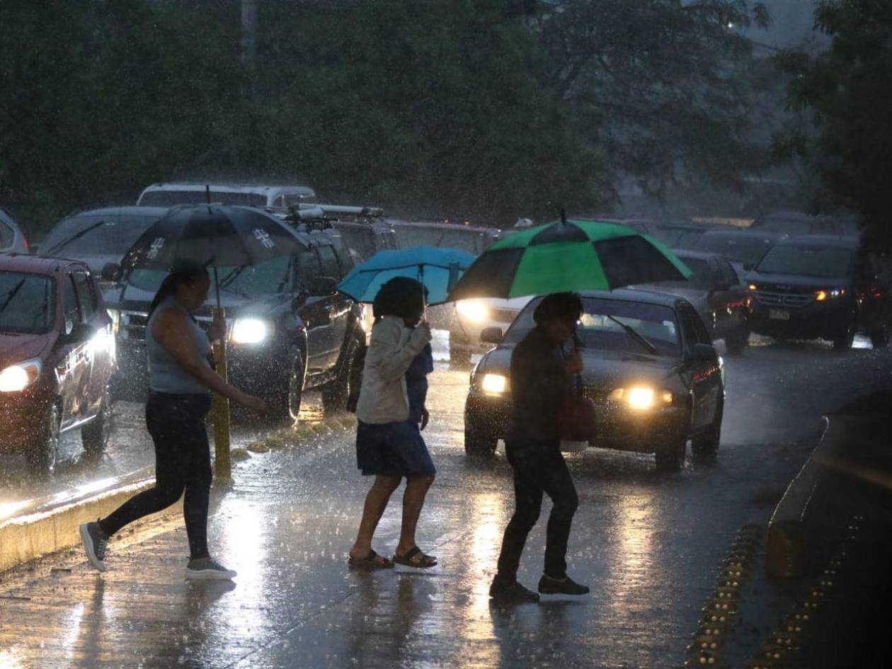 Vaguada de superficie dejará lluvias de moderadas a fuertes en Honduras este sábado