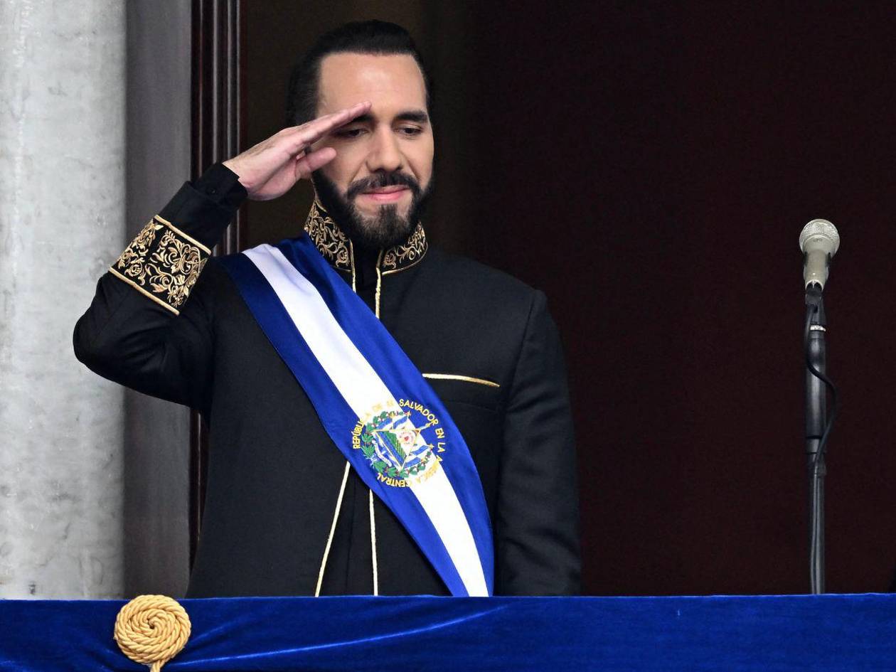 Gobierno de Bukele prohíbe el lenguaje inclusivo en las escuelas públicas de El Salvador