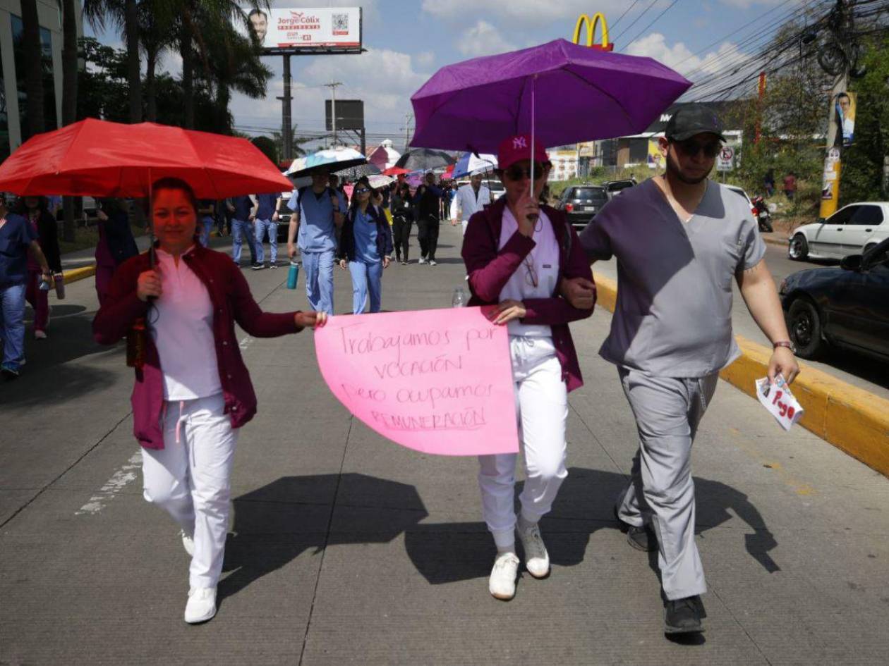 Otro día más sin atención hospitalaria; médicos siguen en asambleas