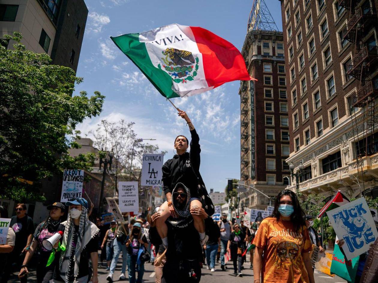 Levantan el toque de queda en Los Ángeles tras masivas protestas por redadas