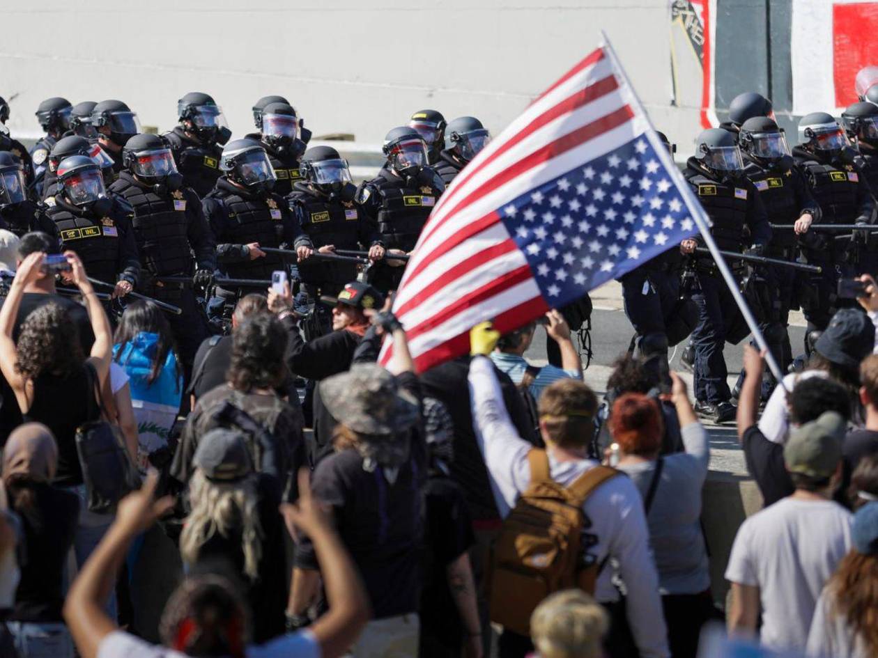 Casa Blanca defiende envío de tropas a Los Ángeles por la débil respuesta del gobernador
