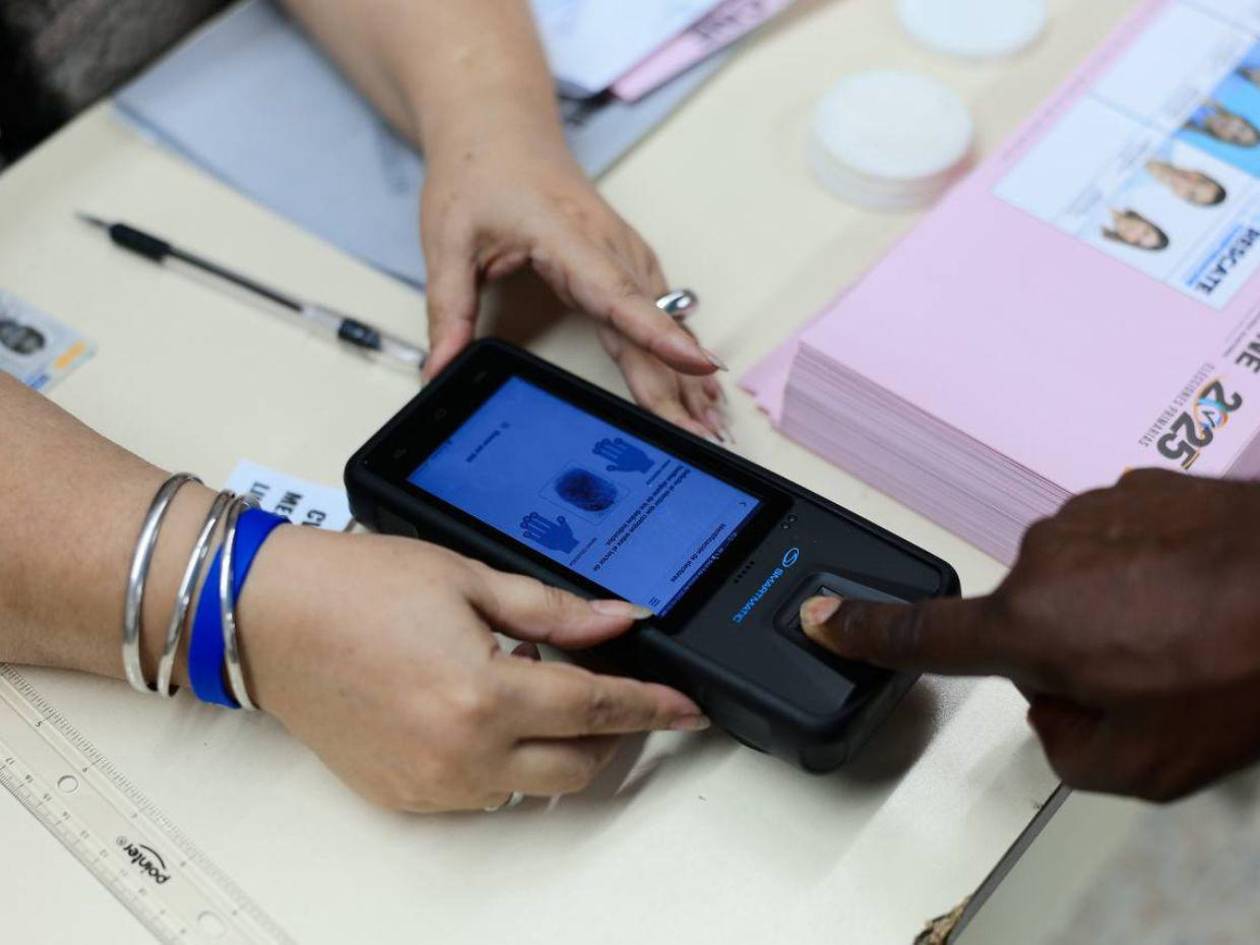 EE UU insta a respetar el papel del Consejo Nacional Electoral y las Fuerzas Armadas