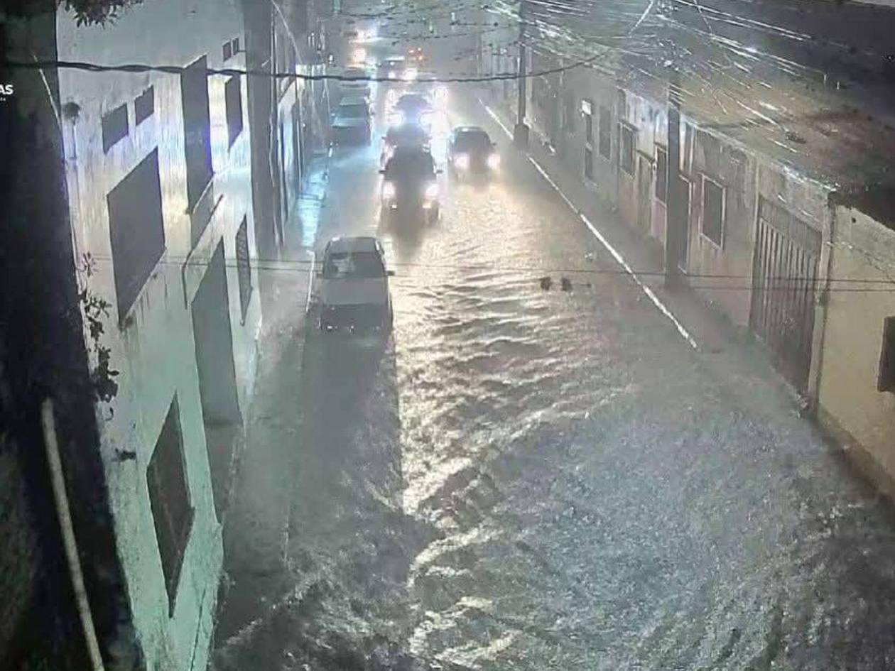 Fuertes lluvias causan inundaciones y daños en diversos sectores de la capital