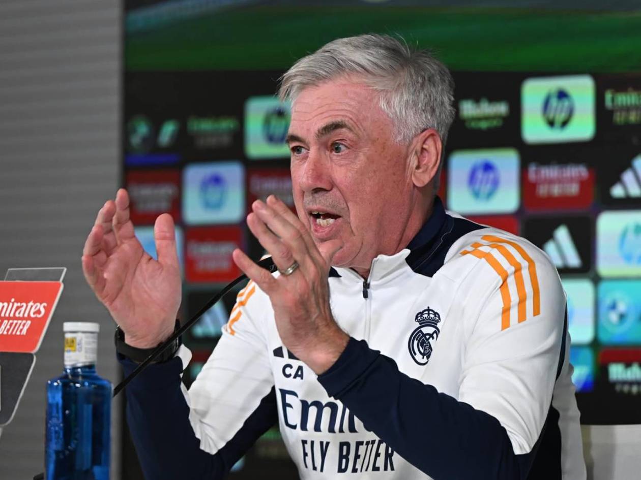 Ancelotti recuerda a jugador irrespetuoso: “se ponía la toalla en la cara para no escucharme”