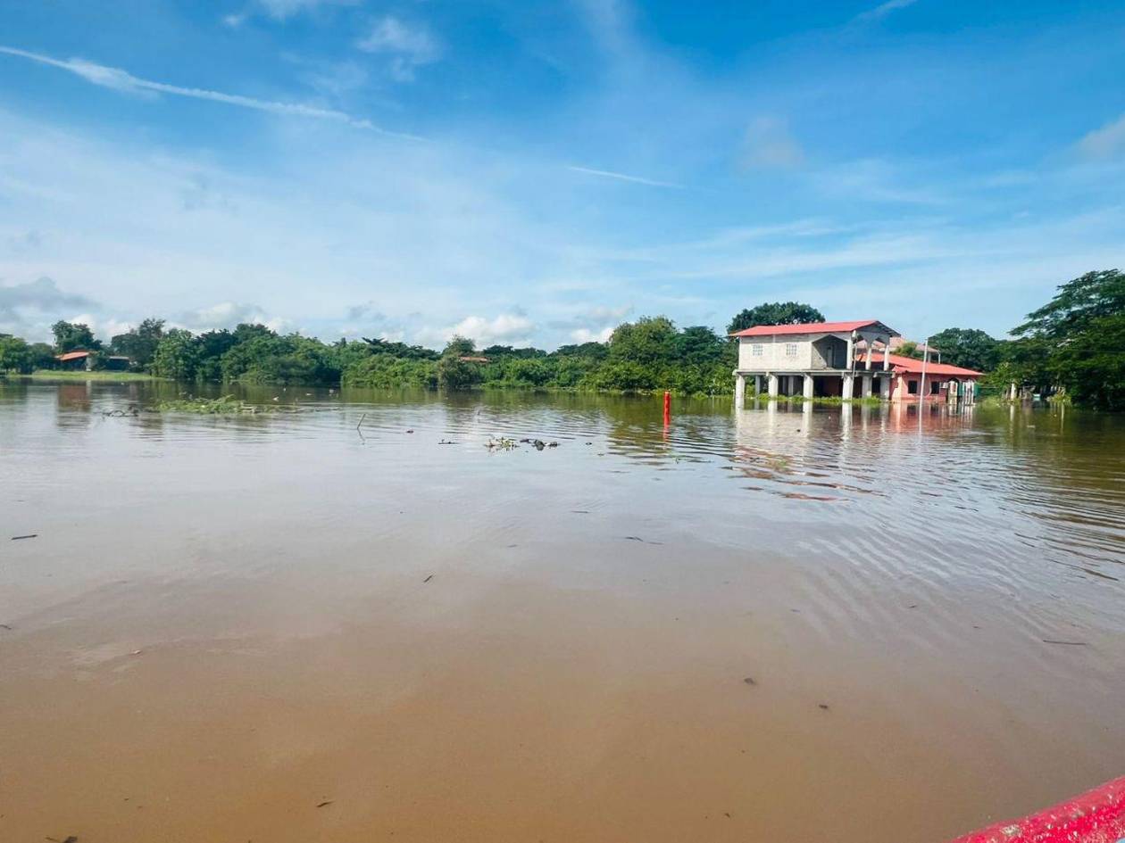 Inundaciones en Costa de los Amates: 4,000 afectados y 16 comunidades incomunicadas