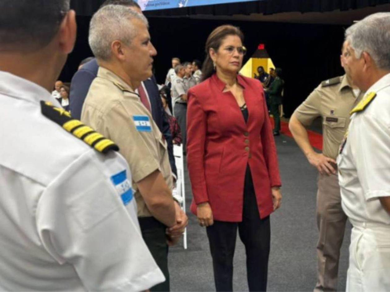 Rixi Moncada y Roosevelt Hernández asisten al traspaso de mando del Comando Sur de EUA