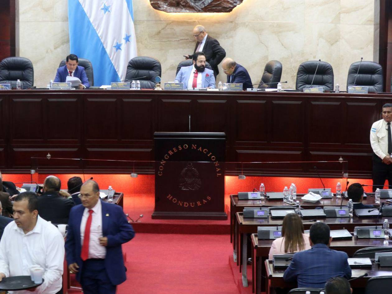 Oposición tilda de “mal chiste” y “riesgosa” comisión del CN sobre elecciones