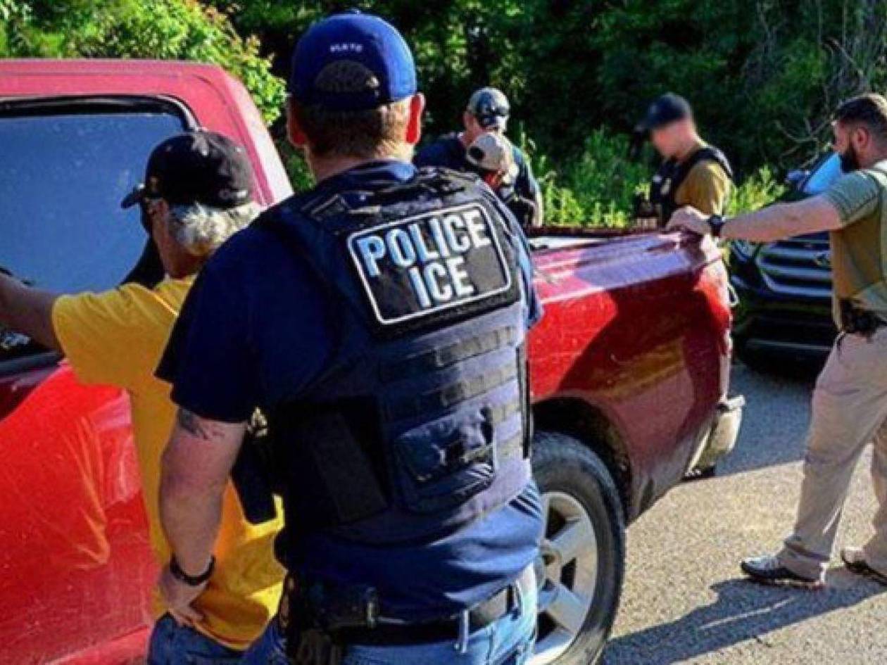 Juez federal ordena liberar a cientos de arrestados en las redadas migratorias en Chicago