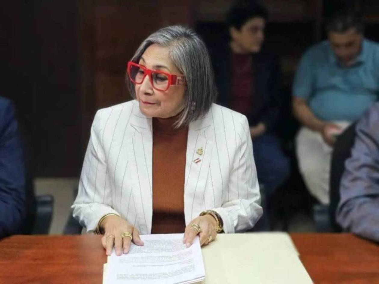 Maribel Espinoza denuncia a Luis Redondo por abuso de autoridad en el CN