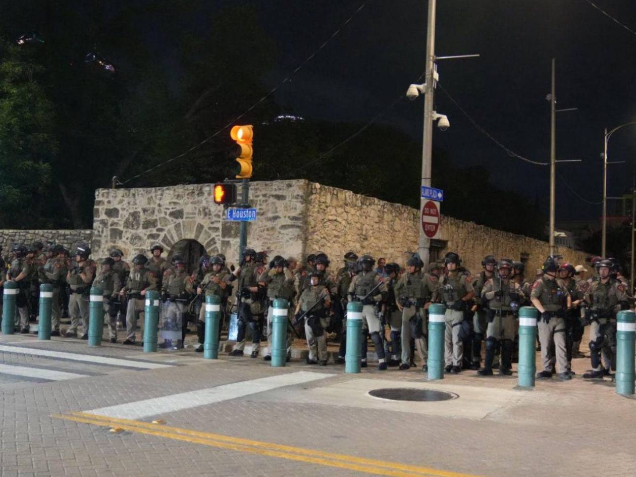 Texas despliega más de 5 mil efectivos de la Guardia Nacional ante protestas por redadas