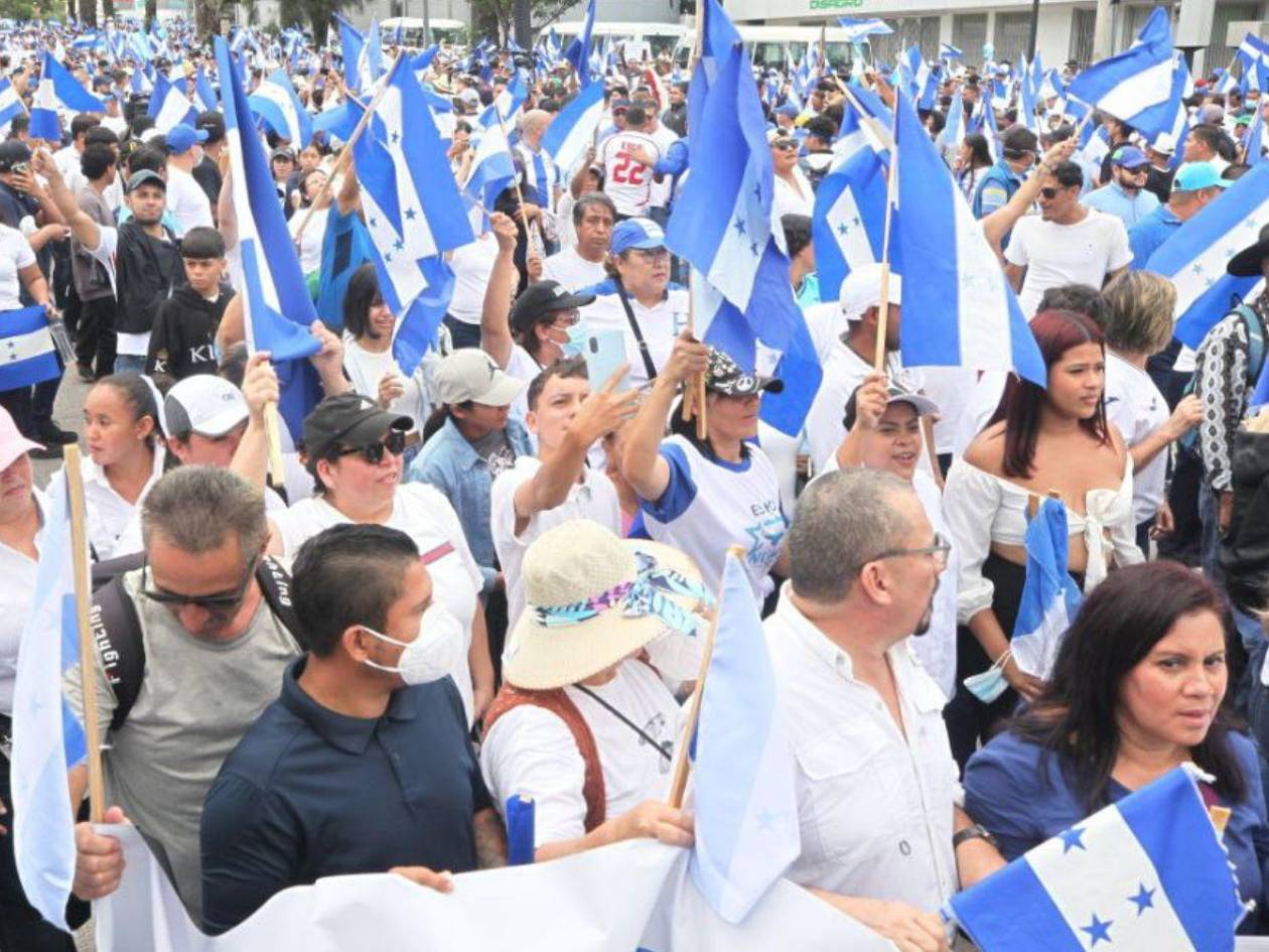 Más ciudades se suman a caminata en Honduras por la paz y la democracia