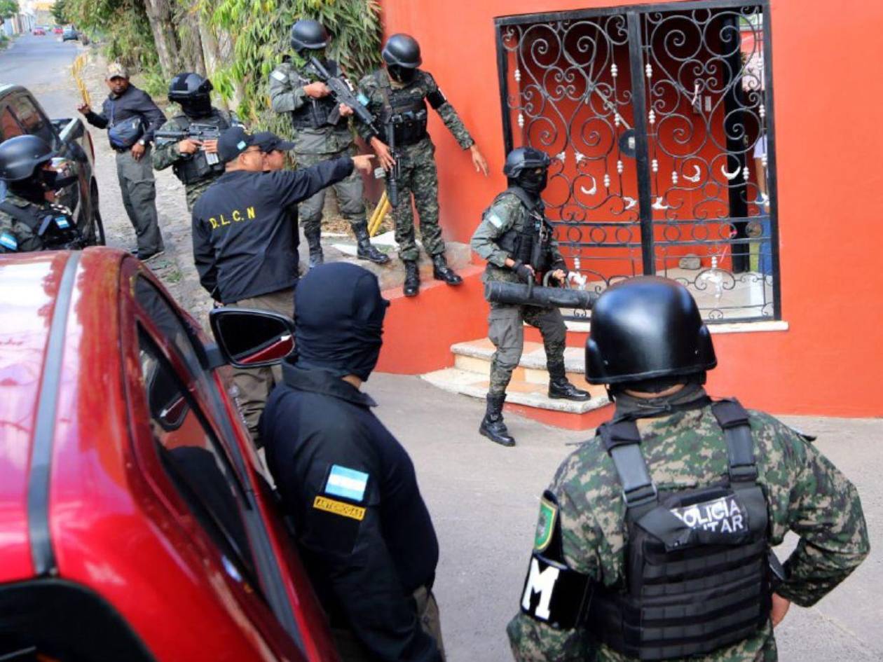 Fiscalía dice que halló cheque y pruebas en casa de Romeo Vásquez: Lo vinculan con narcos