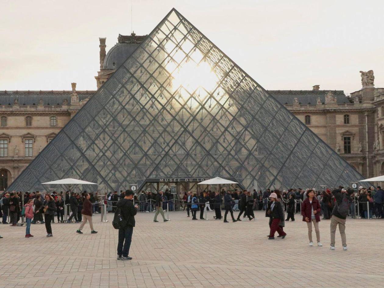 Dos detenidos por robo del Museo del Louvre reconocieron parcialmente los hechos