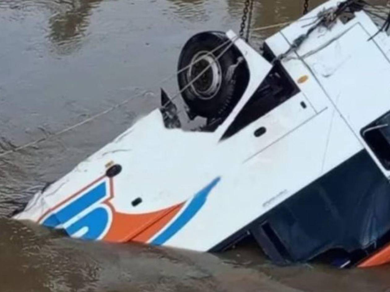 Autobús cae al río dejando un muerto y 44 desaparecidos en Benín