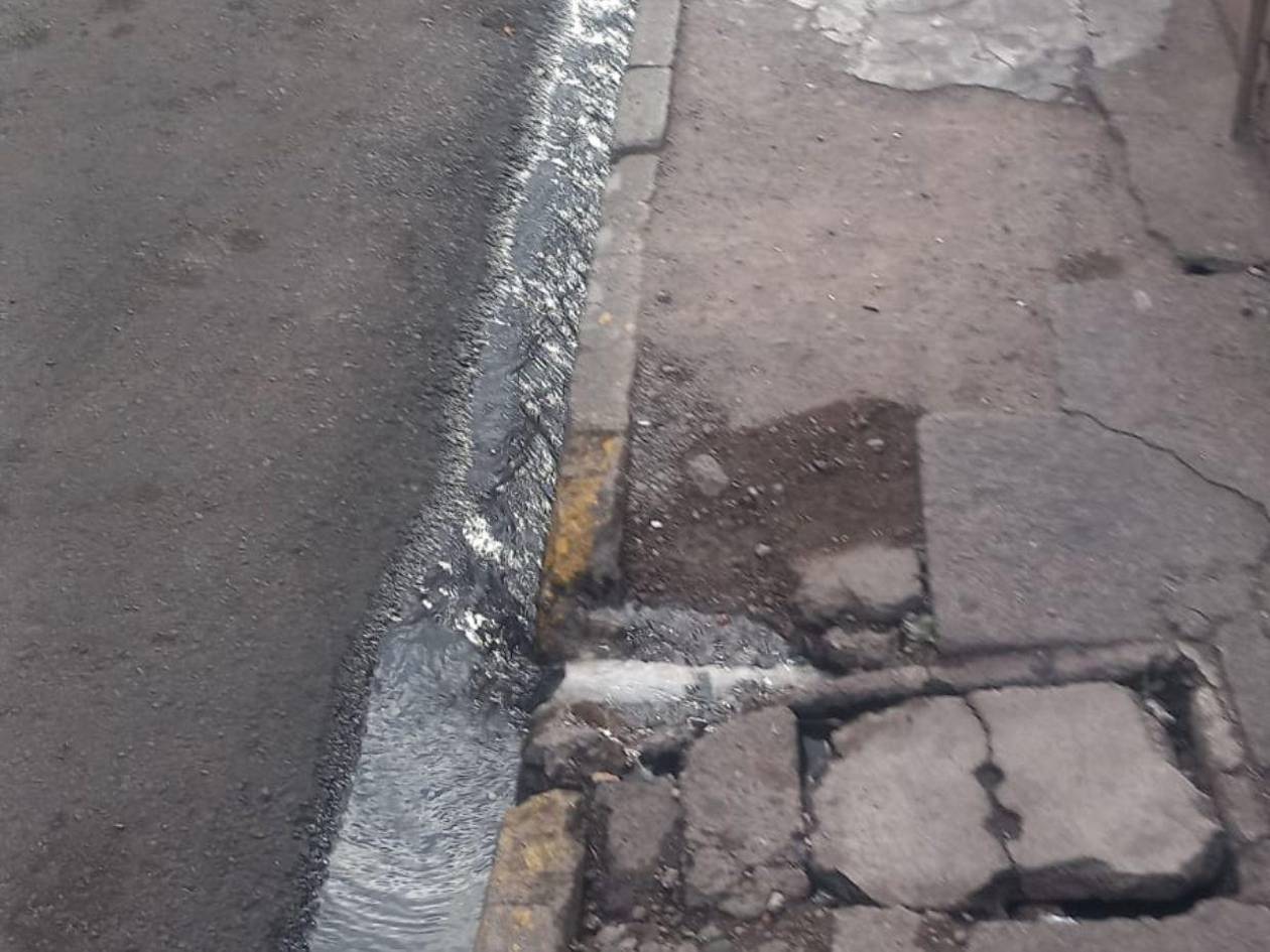 Denuncian desperdicio de agua potable en avenida Máximo Jerez