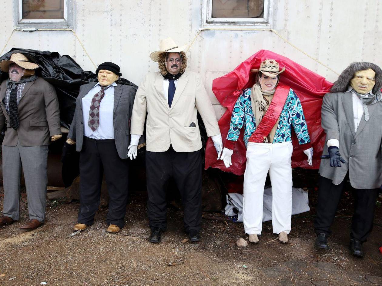 Las figuras políticas dominan los monigotes de “Año Viejo” en Tegucigalpa