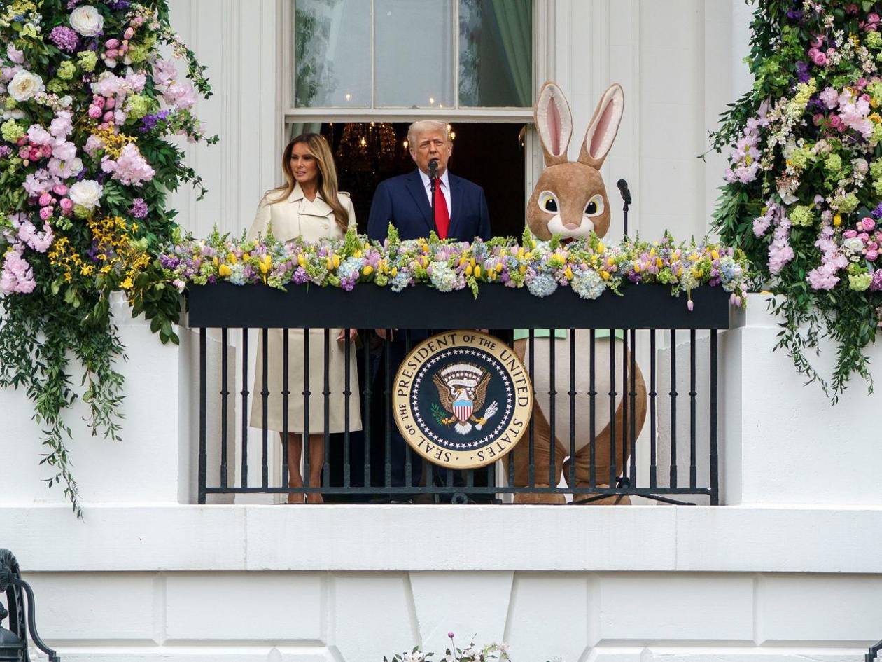 Los Trump celebran la Pascua con las banderas a media asta por la muerte del papa