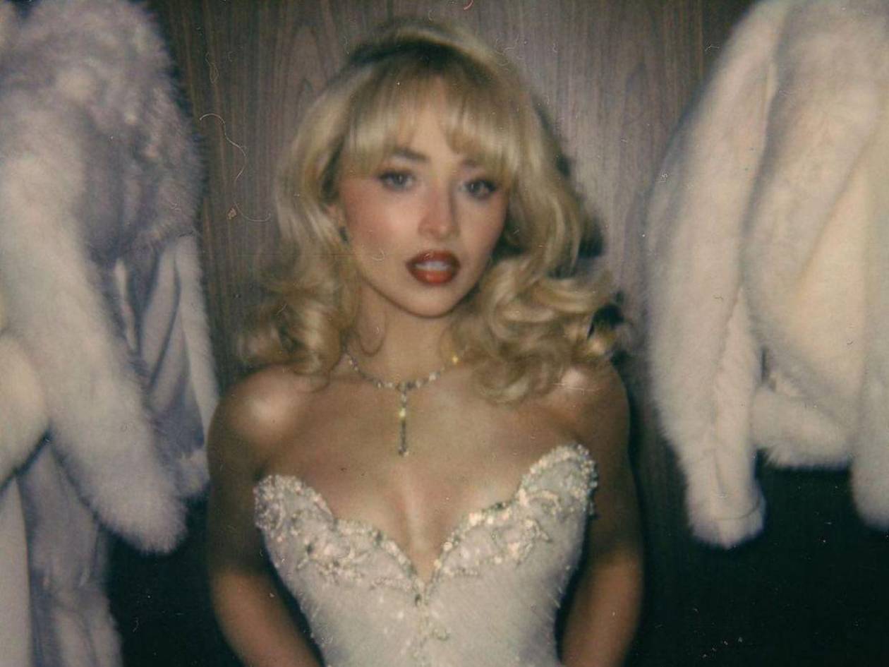 Sabrina Carpenter revela portada aprobada por Dios para su próximo álbum