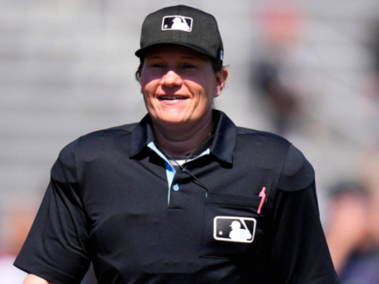 Jen Pawol, la primera mujer umpire en las Grandes Ligas
