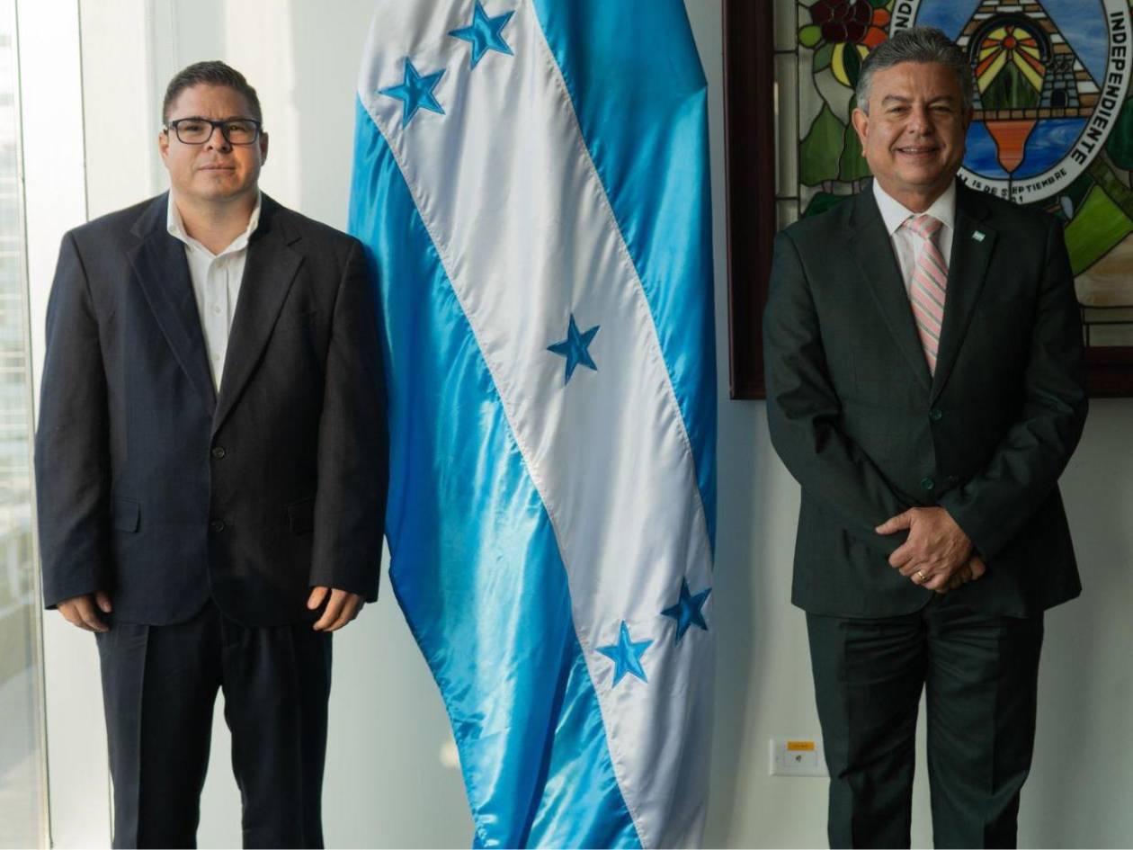 Nombran en la SAN a hijo de Enrique Flores Lanza y magistrada Sonia Dubón