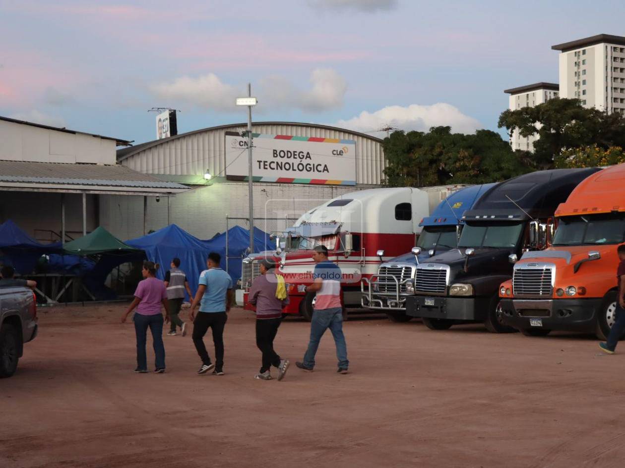 Traslado de material electoral inicia en Atlántida, Colón y Ocotepeque sin GPS en maletas