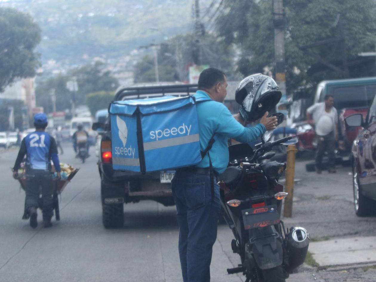 De oficinas a delivery: la historia de don Walter que inspira en Comayagüela