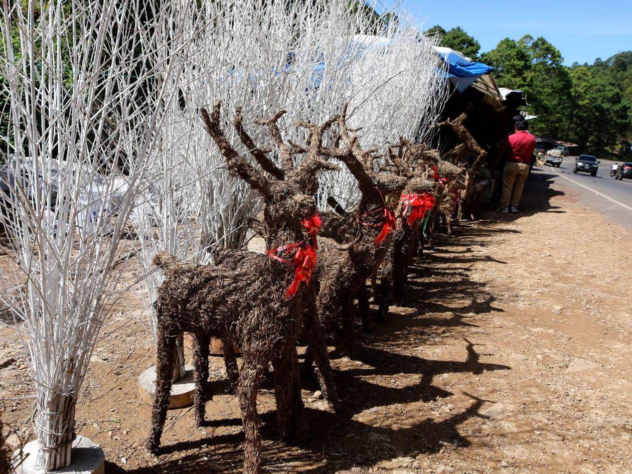 Ambiente navideño llena las salidas de Tegucigalpa con chiribiscas y venaditos