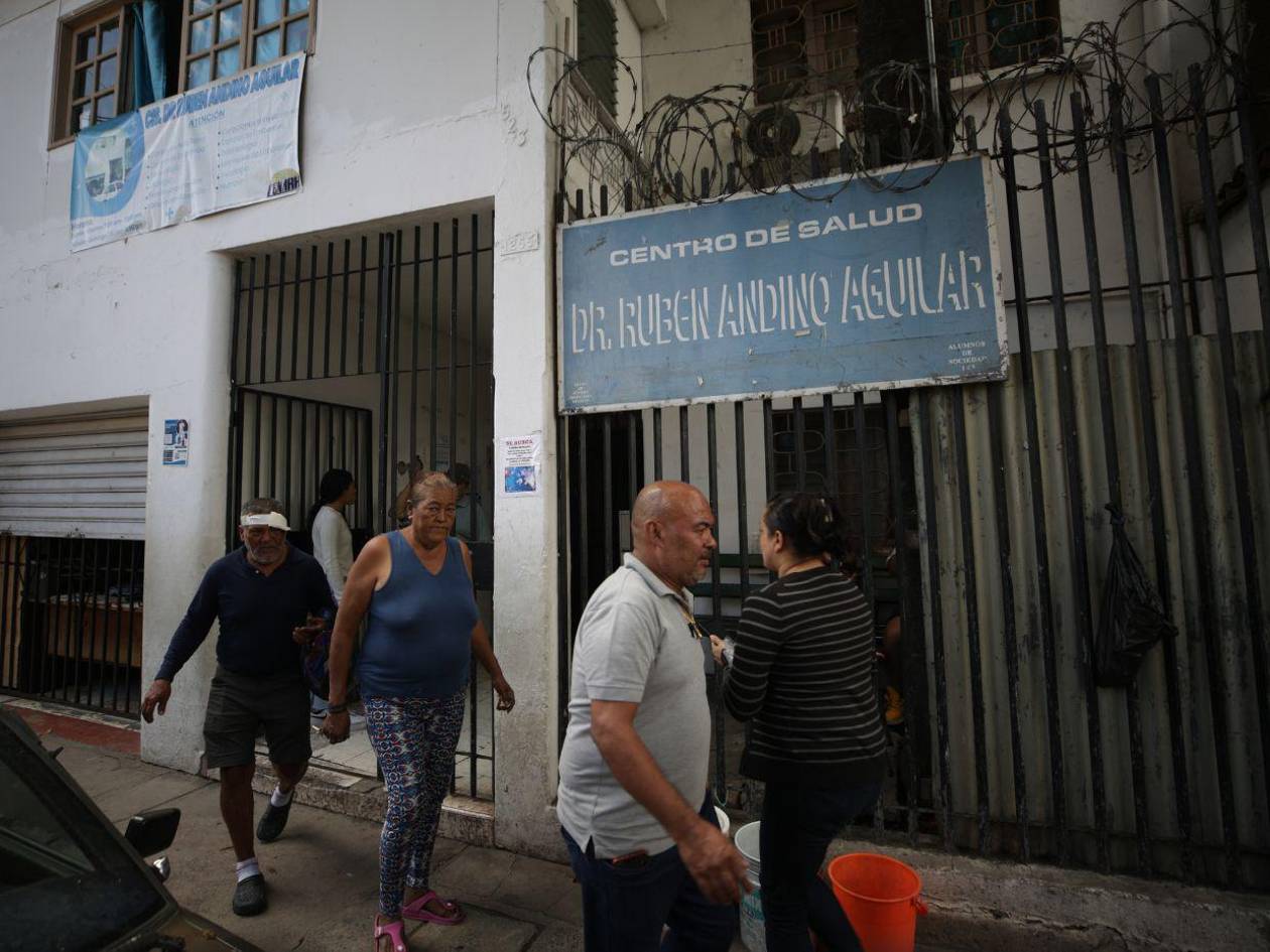 “Se cae a pedazos”, pacientes denuncian daños en el centro de salud de El Chile
