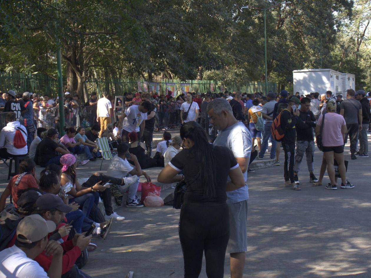 Migrantes saldrán en caravana por la saturación de peticiones de asilo en el sur de México