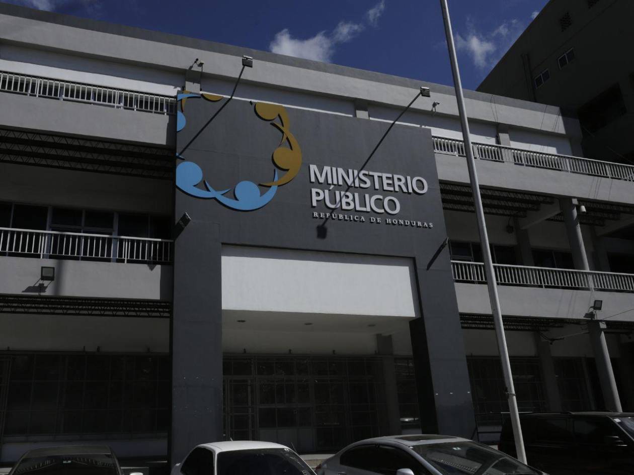 MP presenta requerimientos fiscales contra exfuncionarios por corrupción y falsificación