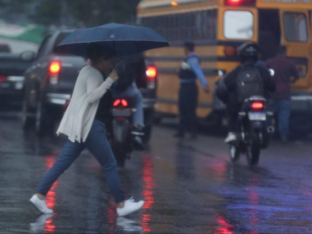 Lluvias afectarán a varias regiones de Honduras por ingreso de onda tropical