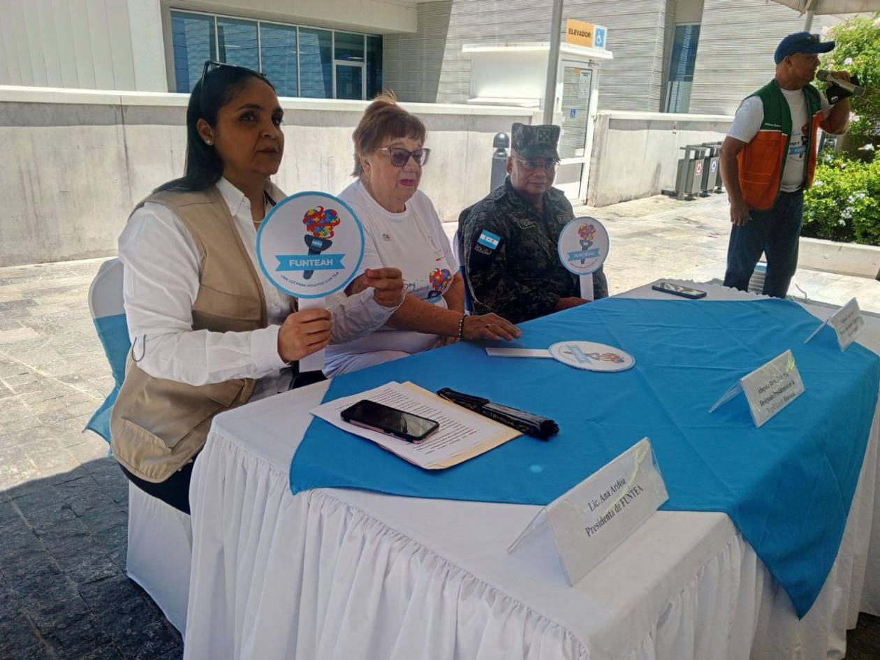 Familias demandan inclusión y oportunidades para personas con autismo