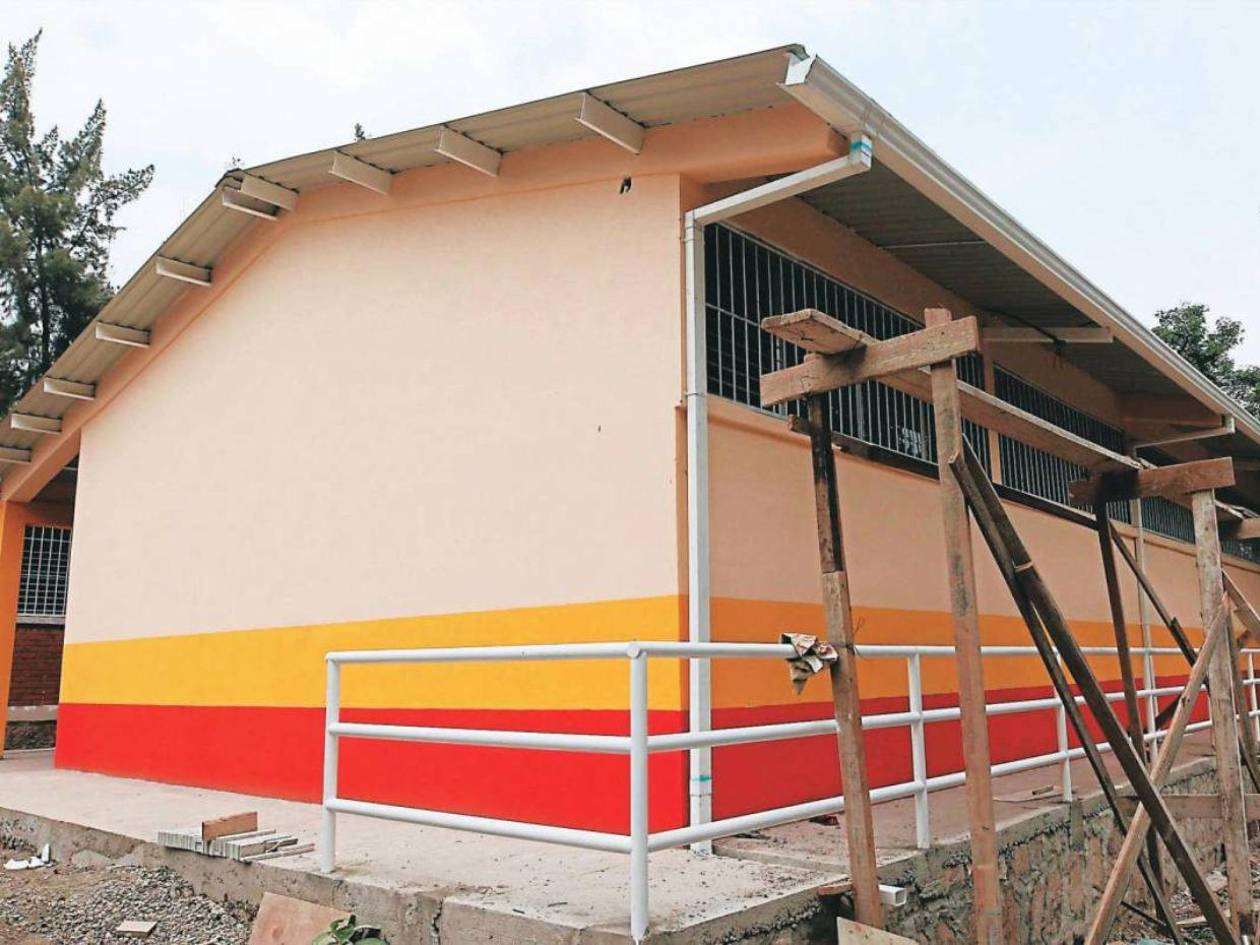 Finanzas paraliza reparación de escuelas al no transferir L1,036 millones a las alcaldías