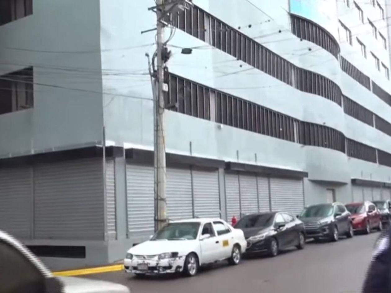 Policía inspecciona oficinas y estacionamiento del CNE por presunta bomba